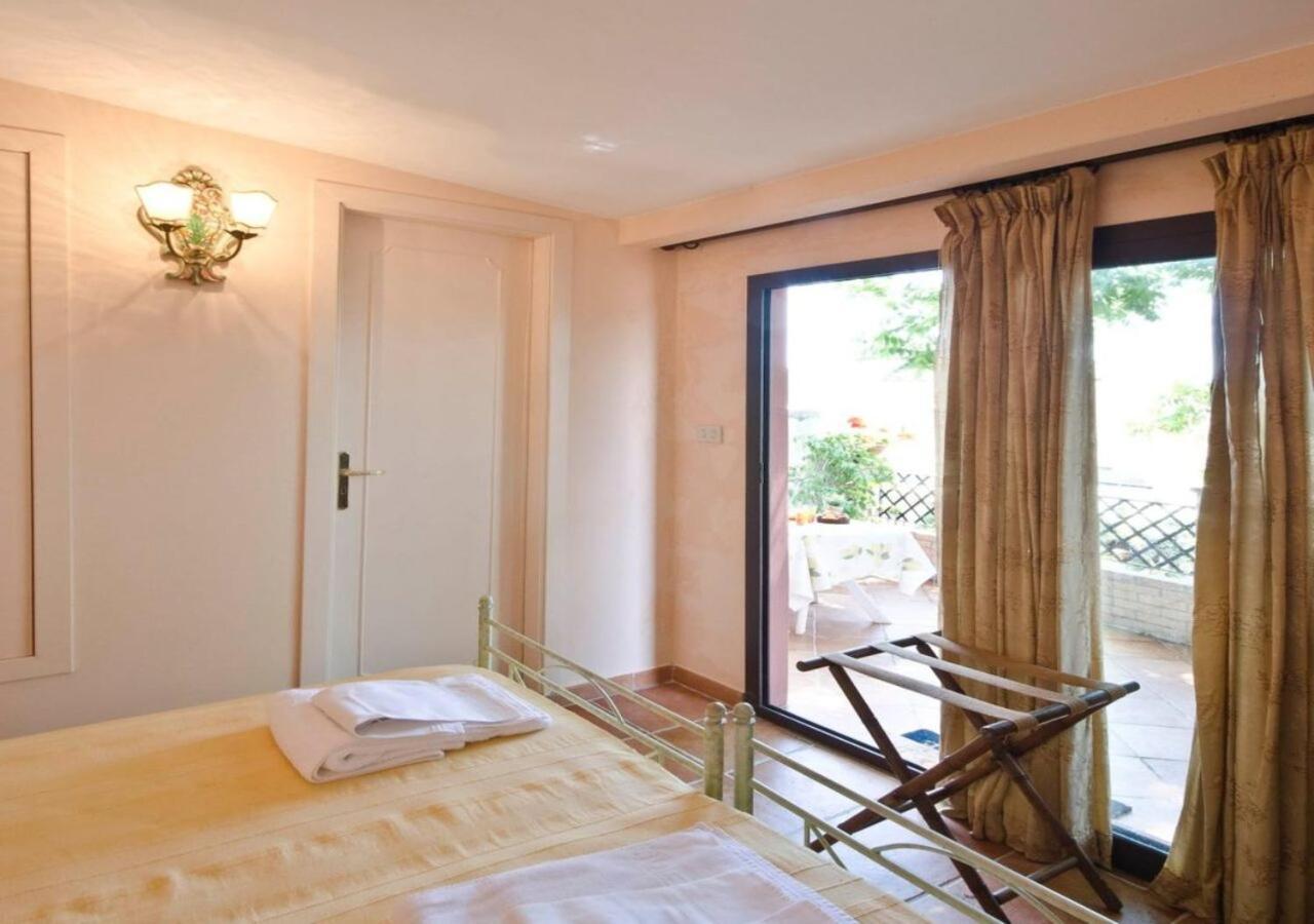 B&B Villa Vittoria Giardini-Naxos Extérieur photo