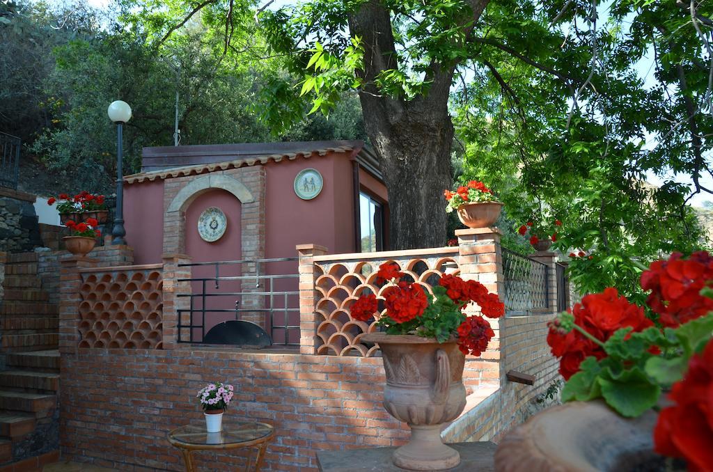 B&B Villa Vittoria Giardini-Naxos Extérieur photo