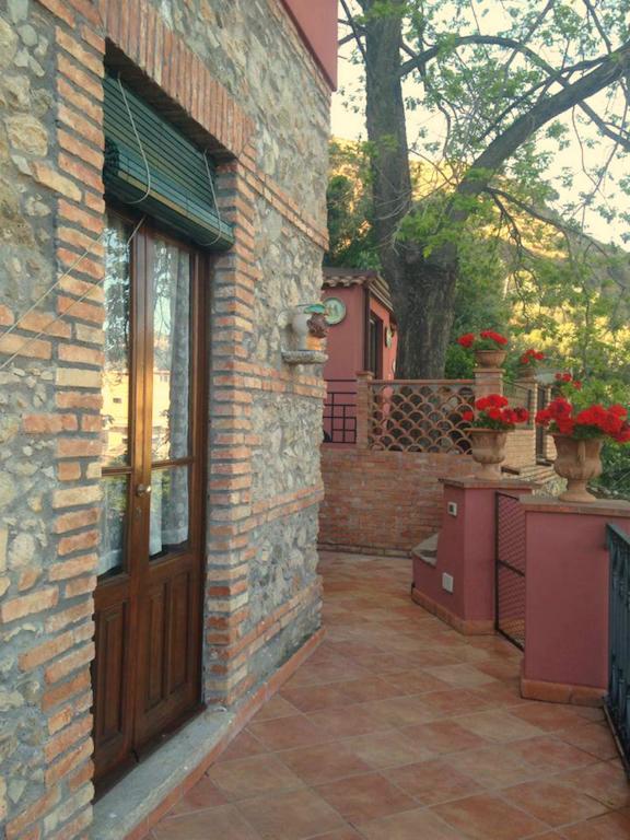 B&B Villa Vittoria Giardini-Naxos Extérieur photo