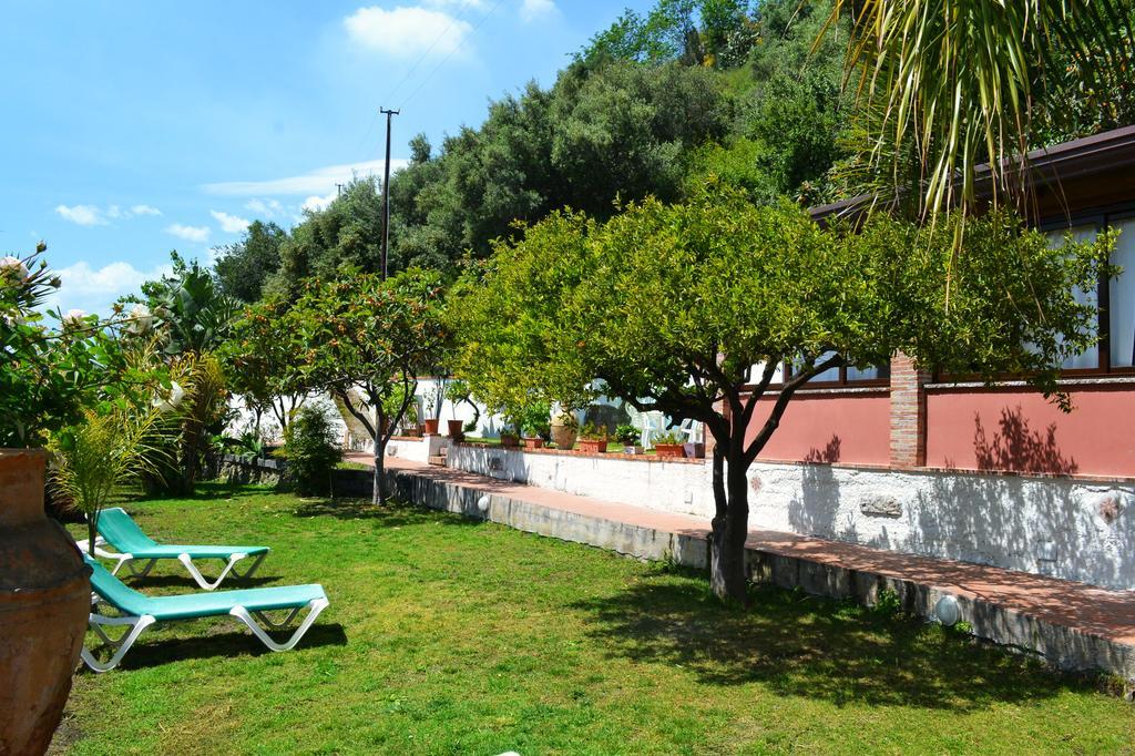 B&B Villa Vittoria Giardini-Naxos Extérieur photo