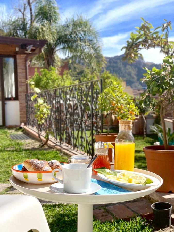 B&B Villa Vittoria Giardini-Naxos Extérieur photo